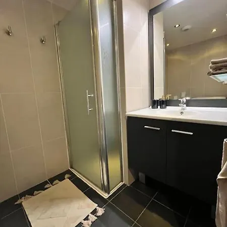 2 Pieces Proche Monaco - Parking Prive Apartament